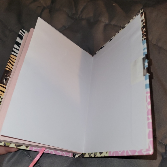 Girls' Zoo Theme Diary and Cinderella Necklace 2 Pc. - Picture 7 of 12